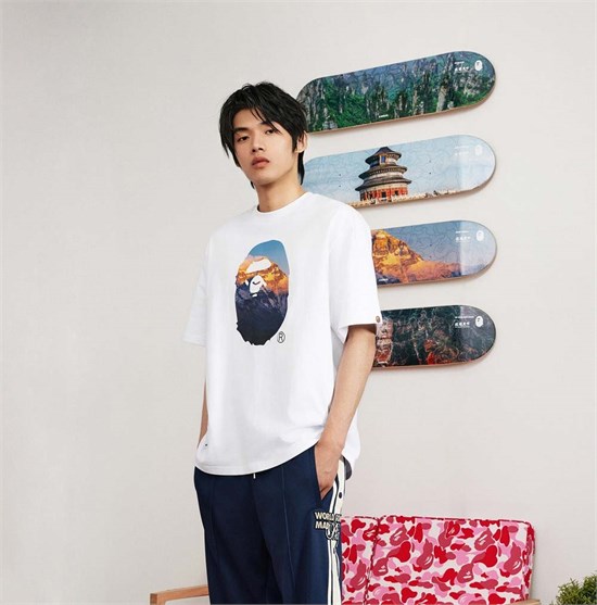 a bathing ape®︎「猿游天下」系列：穿越时空的潮流之旅