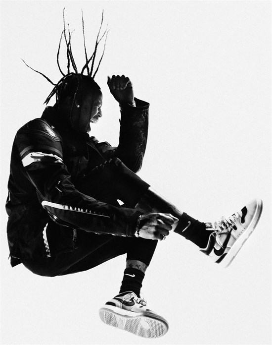 travis scott标志性设计「倒钩」再度翻红